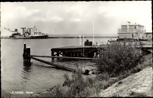 Ak Lelystad Flevoland, Haven, Schleuse, Schiffe