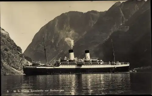 Ak Norwegen, Dampfer M.S. Monte Sarmiento vor Gudvangen, Fjord, HSDG