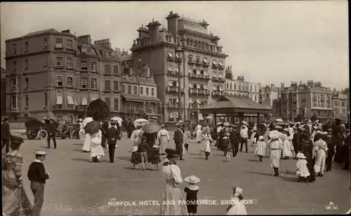 Ak Brighton East Sussex England, Norfolk Hotel and Promenade