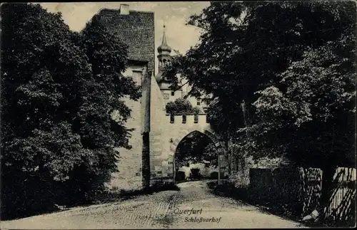 Ak Querfurt im Saalekreis, Schloßvorhof