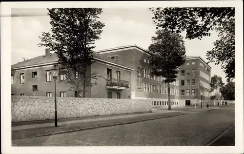 Ak Stralsund in Mecklenburg Vorpommern, Straßenansicht vom Marine Lazarett