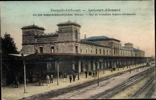 Ak Avricourt Allemand Deutsch Avricourt Meurthe et Moselle, La Gare, Bahnhof Gleisseite