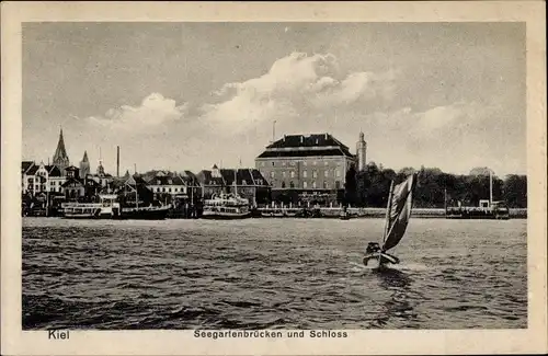 Ak Kiel Schleswig Holstein, Seegartenbrücken und Schloss, Schiffe, Boot