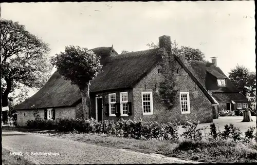 Ak Norg Drenthe, 't Schildershuys, Haus mit Reetdach