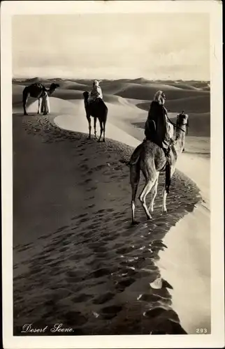 Ak Ägypten, Desert Scene, Einheimische mit Dromedaren auf Sanddüne