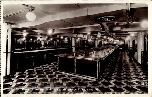 Ak Paquebot Normandie, CGT, French Line, la Cuisine, Küche, Innenansicht
