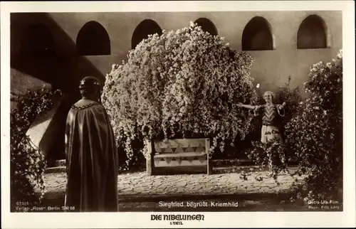 Ak Filmszene Die Nibelungen, I. Teil, Siegfried begrüßt Kriemhild, Ross 675/6
