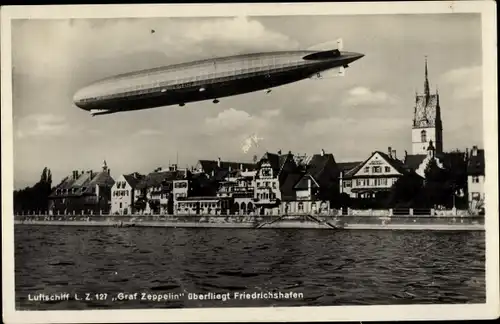 Ak Friedrichshafen am Bodensee, Luftschiff L. Z. 127 Graf Zeppelin überfliegt die Stadt