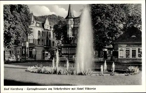 Ak Bad Harzburg am Harz, Springbrunnen am Verkehrsbüro mit Hotel Viktoria