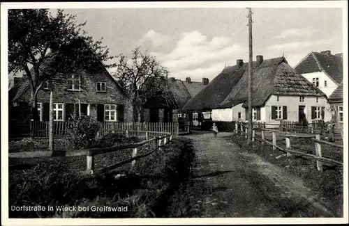 Ak Wieck Eldena Greifswald, Dorfstraße, Häuser mit Reetdächern