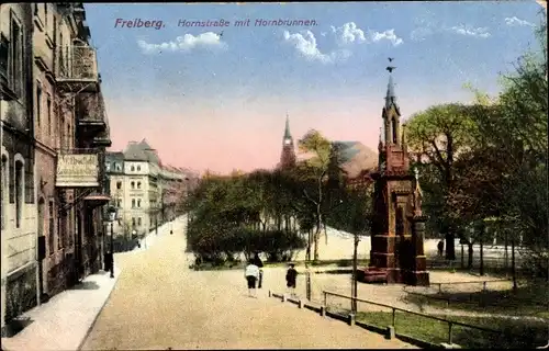 Ak Freiberg in Sachsen, Hornstraße mit Hornbrunnen, Zahnkünstler F. W. Breitfeld