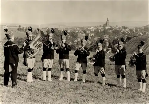 Ak Schneeberg im Erzgebirge, Schneeberger Bergmusikanten, Erzgeb. Ensemble Aue, histor. Trachten