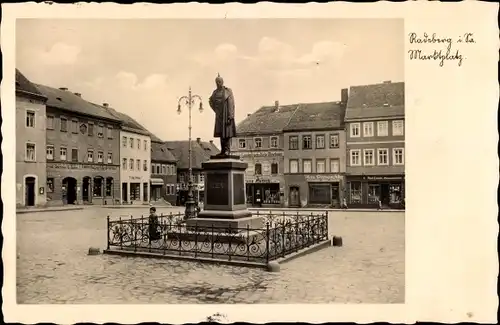 Ak Radeberg in Sachsen, Marktplatz, Denkmal