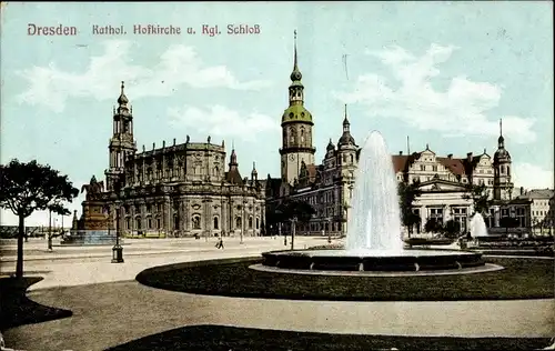 Ak Dresden Altstadt, Kathol. Hofkirche und Kgl. Schloss, Springbrunnen