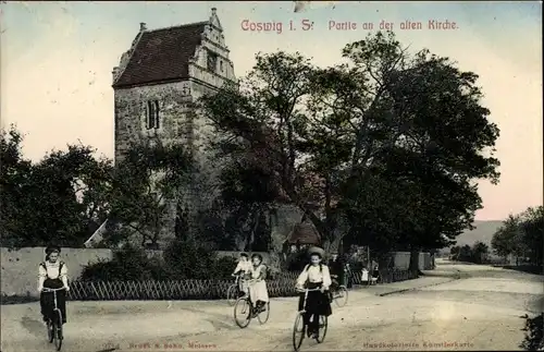 Ak Coswig in Sachsen, Partie an der alten Kirche