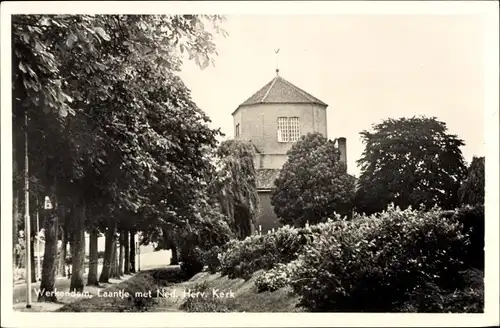 Ak Werkendam Nordbrabant, Laantje met Ned. herv. Kerk