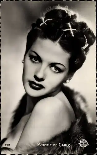 Ak Schauspielerin Yvonne de Carlo, Portrait, Universal International