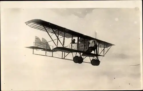 Foto Ak Flugzeug in der Luft, Doppeldecker