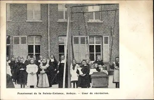 Ak Ardoye Ardooie Westflandern, Pensionnat de la Sainte Enfance, Cour de recreation