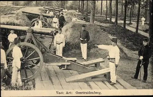 Ak Geertruidenberg Nordbrabant Niederlande, Vest Art., Soldaten, Geschütze