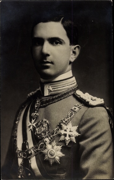 Ak Umberto II, König von Italien, Portrait in Uniform, Orden Nr
