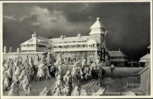 Ak Oberwiesenthal im Erzgebirge, Unterkunftshaus auf dem Fichtelberg, Winter