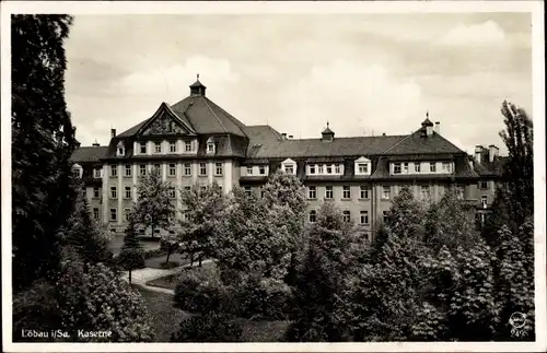 Ak Löbau in Sachsen, Blick auf die Kaserne, Gartenanlage