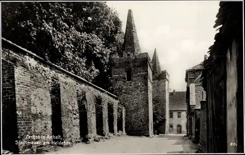 Ak Zerbst in Anhalt, Stadtmauer am Heidetor