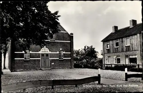 Ak Nieuweroord Hoogeveen Drenthe, Ned. Herv. Kerk met Pastorie