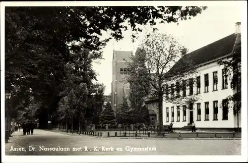 Ak Assen Drenthe Niederlande, Nassaulaan met R. K. Kerk en Gymnasium