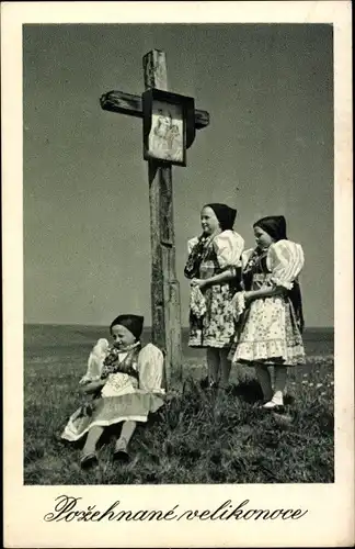 Ak Glückwunsch Ostern, Mädchen in tschechischen Trachten