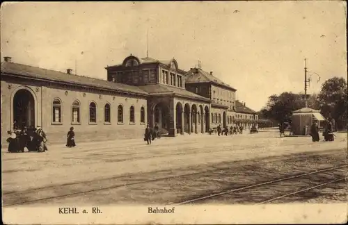 Ak Kehl am Rhein, Bahnhof, Straßenansicht