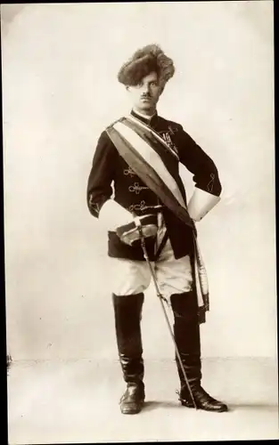 Studentika Foto Ak Berlin Schöneberg, Student mit eisernem Kreuz und Schläger