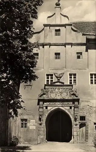 Ak Sonnewalde in der Niederlausitz, Eingang zum Schloss, jetzt Rat der Stadt