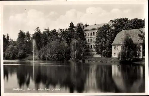 Ak Freiberg in Sachsen, Partie beim Landgericht, Fontäne