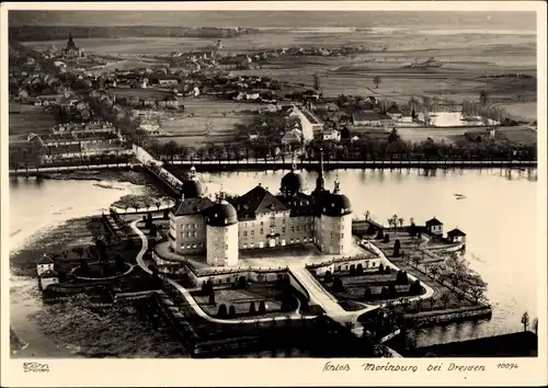 Ak Moritzburg in Sachsen, Jagdschloss, Fliegeraufnahme, Hahn 10074