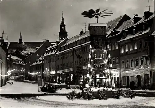 Ak Schneeberg im Erzgebirge, Platz zur Weihnachtszeit, Pyramide