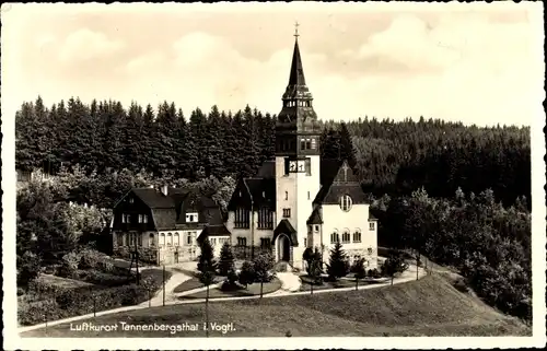 Ak Tannenbergsthal Muldenhammer im Vogtland, Martin Luther Kirche, Uhrturm