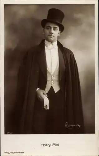 Ak Schauspieler Harry Piel, Standportrait, Zylinder