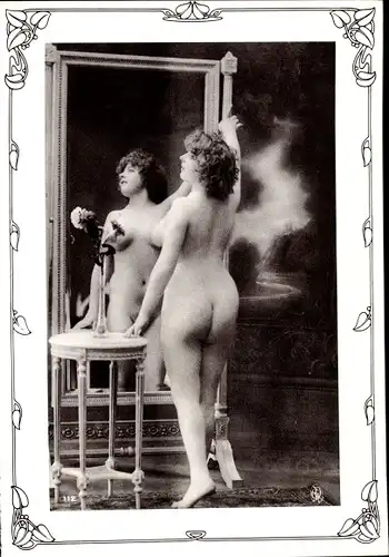 Ak Playgirl Postkartenbuch, Frauenakt, nackte Frau vor einem Spiegel, Busen, Po