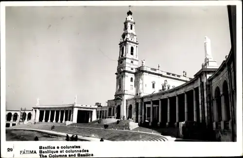 Foto Ak Fátima Portugal, Basilica e colunates, Basilika