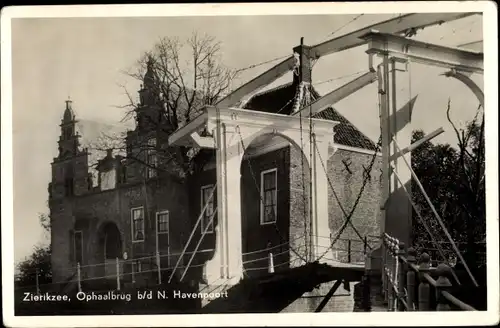 Ak Zierikzee Zeeland, Ophaalbrug, Havenpoort