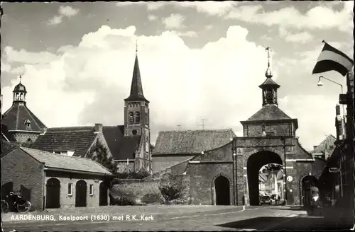 Ak Aardenburg Sluis Zeeland Niederlande, Kaaipoort met R. K. Kerk