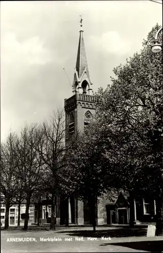 Ak Arnemuiden Zeeland, Marktplein met Ned. Herv. Kerk