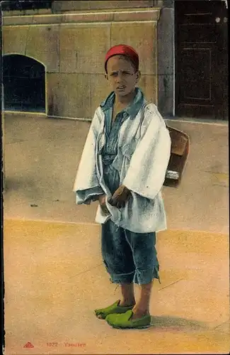 Ak Yaouled, Kind, Standportrait, Rucksack