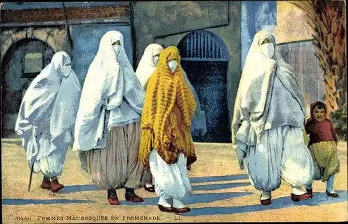 Ak Femmes Mauresques en Promenade