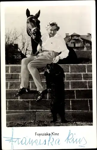 Ak Schauspielerin Franziska Kinz, Portrait, Autogramm, Pferd
