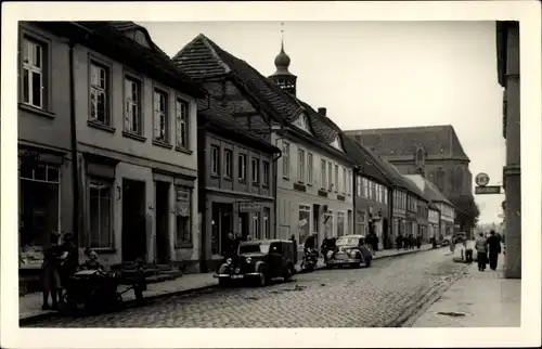 Ak Malchin in Mecklenburg, Partie an der Steinstraße, Autos