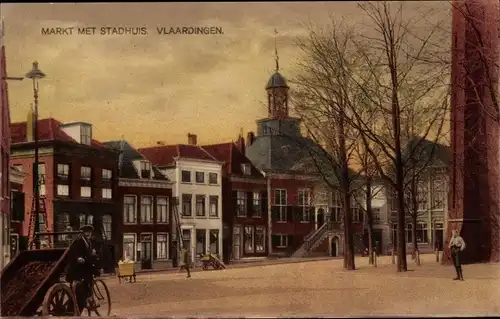 Ak Vlaardingen Südholland, Markt met Stadhuis