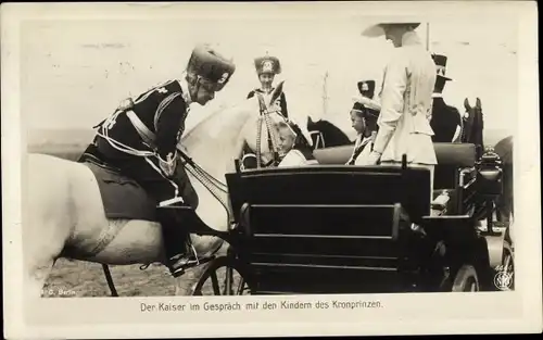 Ak Kaiser Wilhelm II., Gespräch mit Enkeln, Victoria Luise, Leib Husaren Uniformen